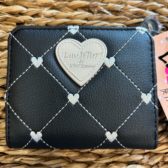 Betsey Johnson Wallet Luv Betsey Quilted Heart - Picture 3 of 8